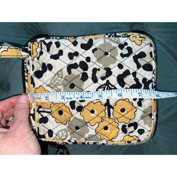 Vera Bradley Floral quilted wallet-crossbody- wristlet - Picture 8 of 9